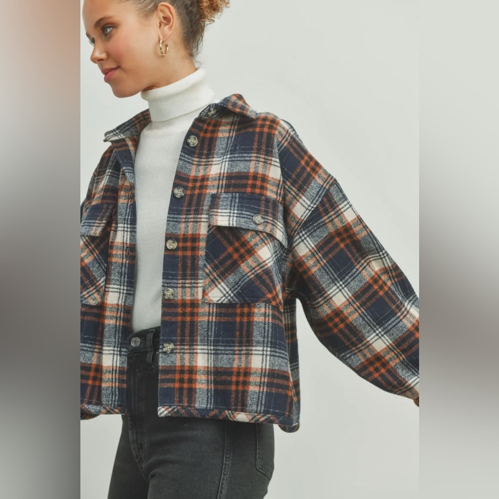 Plaid Flannel Cropped Shacket Jacket - Picture 3 of 8